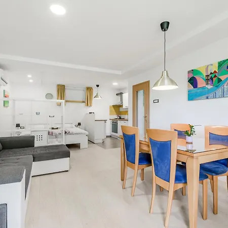 Hisa Taljat Ferienhaus *